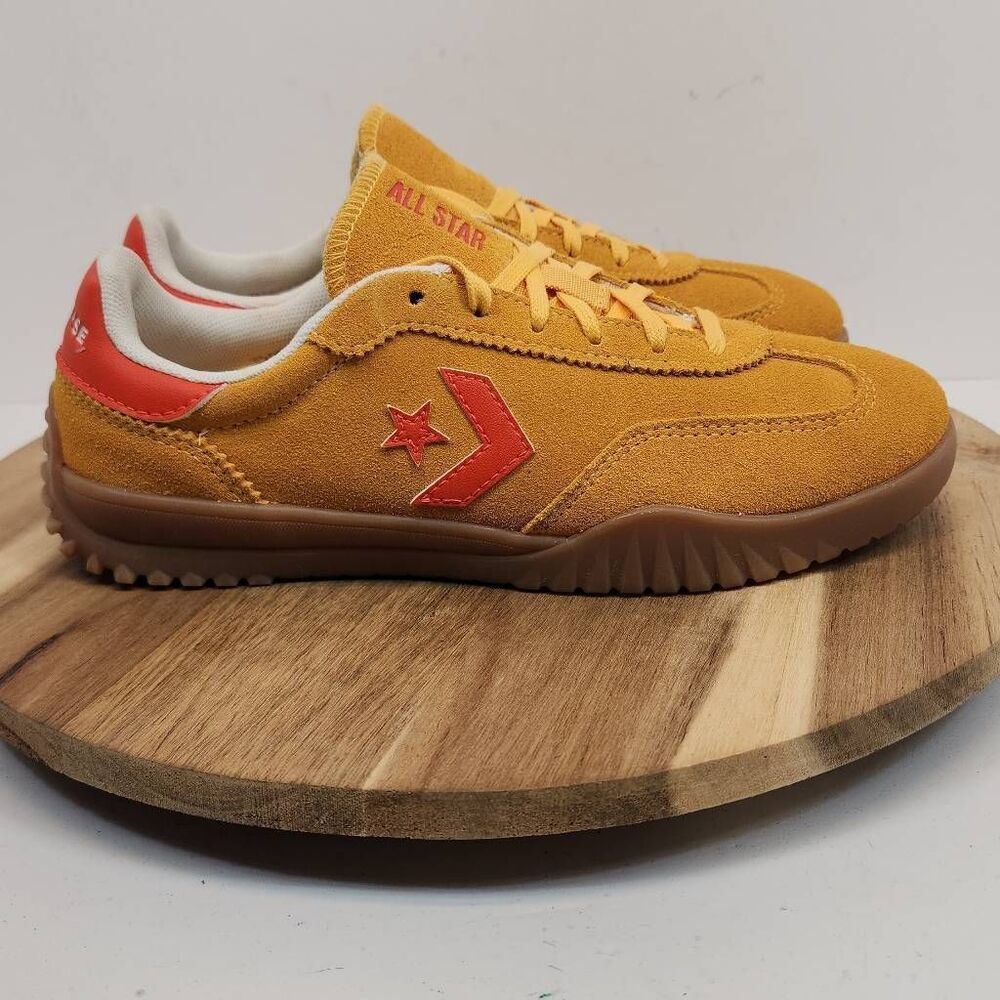 Converse Run Star Trainer Women's Size 7.5 Gold Suede